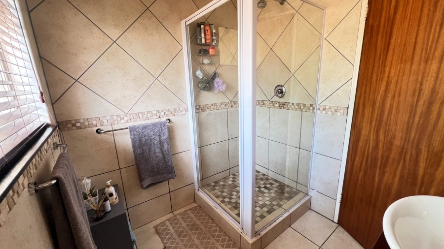 3 Bedroom Property for Sale in Langenhovenpark Free State